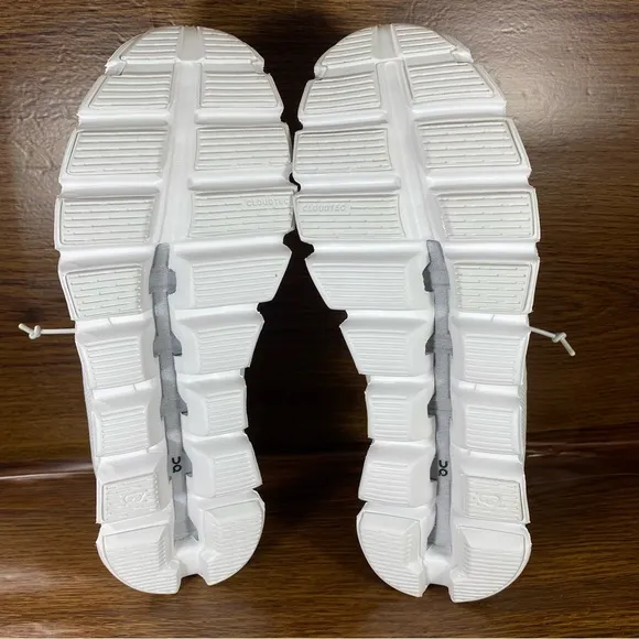 On Cloud Cloud 5 women’s shoe size 10.5