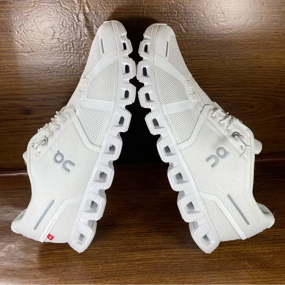 On Cloud Cloud 5 women’s shoe size 10.5