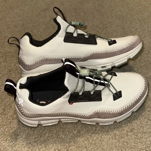 On Cloud cloudaway shoes! Size W10