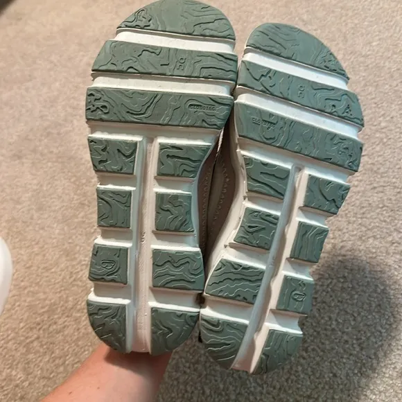 On Cloud cloudaway shoes! Size W10