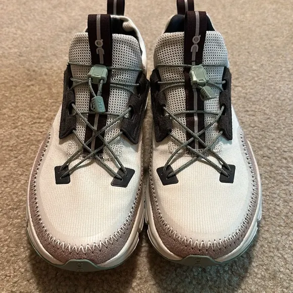 On Cloud cloudaway shoes! Size W10