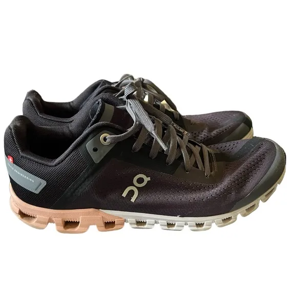 On Cloud CloudFlow Helion Swiss Engineering Running Shoes Womens Size 9.5 Black
