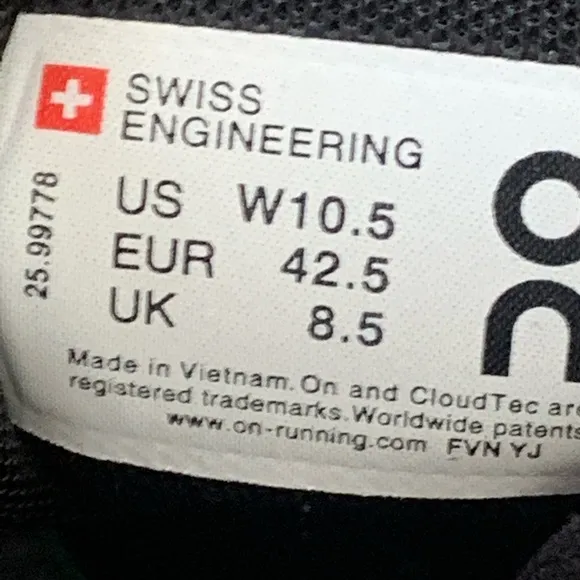 On Cloud Cloudflow Running Shoes Women’s Size 10.5