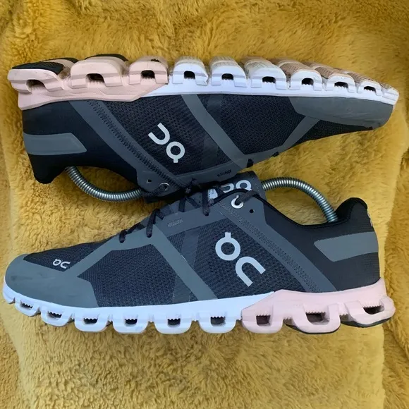 On Cloud Cloudflow Running Shoes Women’s Size 10.5