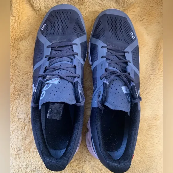 On Cloud Cloudflow Running Shoes Women’s Size 10.5