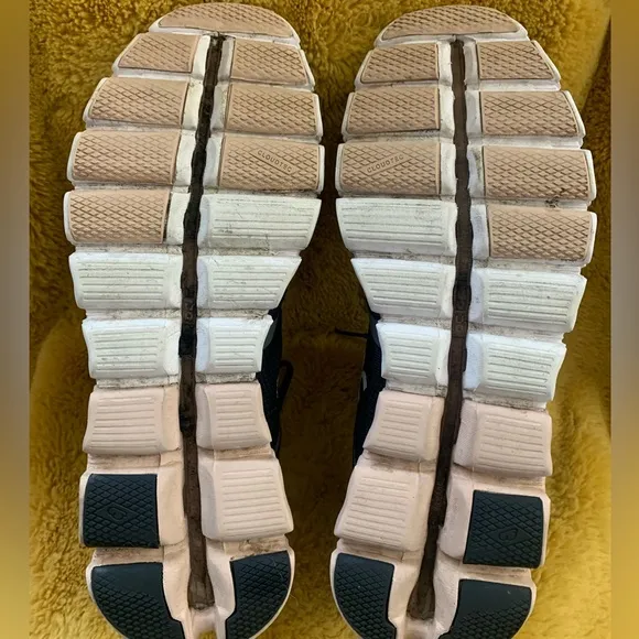 On Cloud Cloudflow Running Shoes Women’s Size 10.5