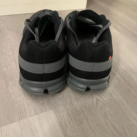 On Cloud Flow Running Shoes