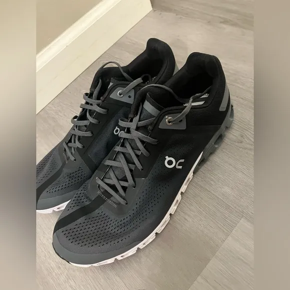 On Cloud Flow Running Shoes