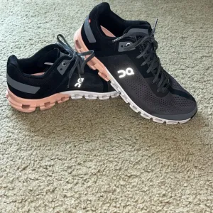 ON cloud flow women’s shoes