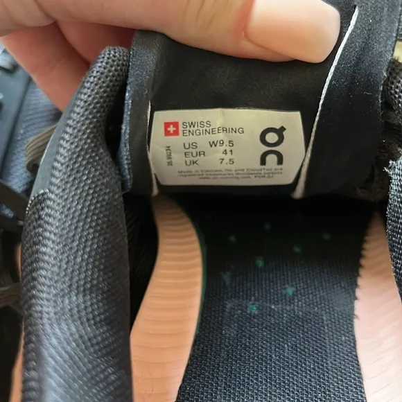 ON cloud flow women’s shoes