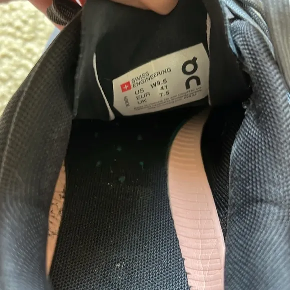 ON cloud flow women’s shoes