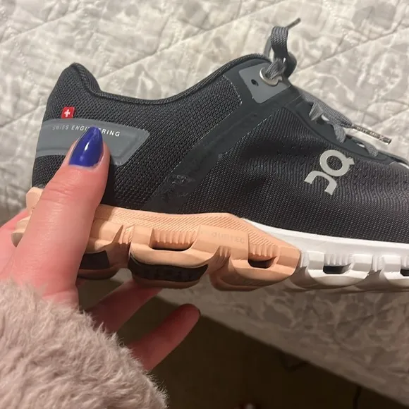 ON cloud flow women’s shoes