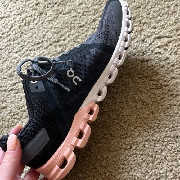 ON cloud flow women’s shoes