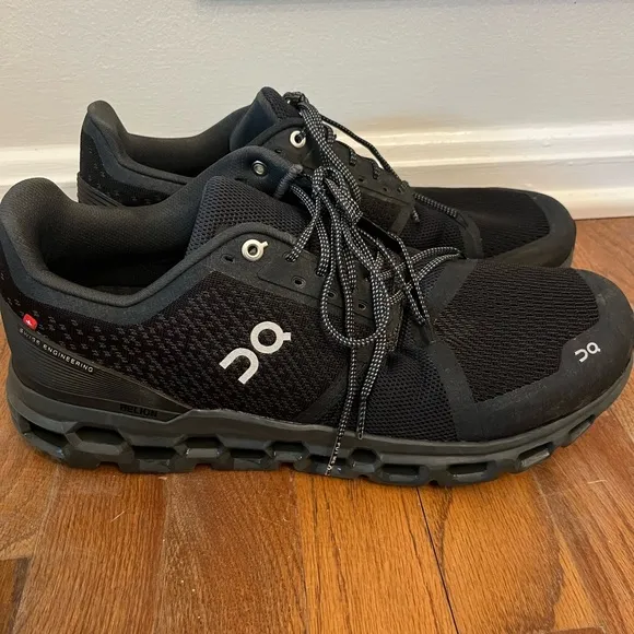 On Cloud Men's Helion Shoes
