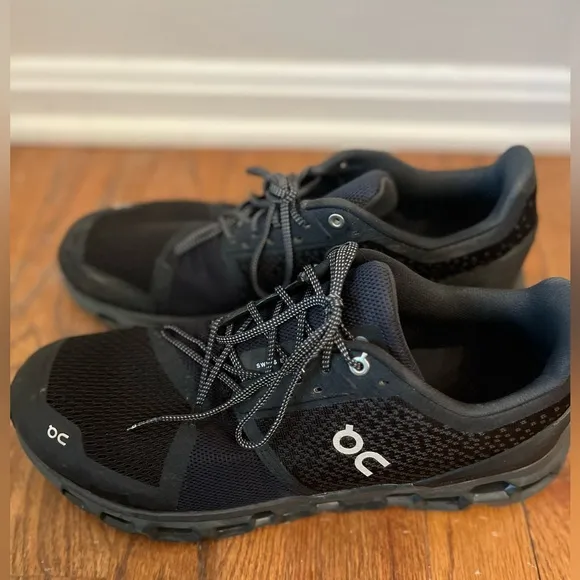 On Cloud Men's Helion Shoes