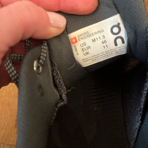 On Cloud Men's Helion Shoes