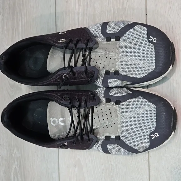On Cloud Mens Running Athletic Sneakers Shoes Sz 11