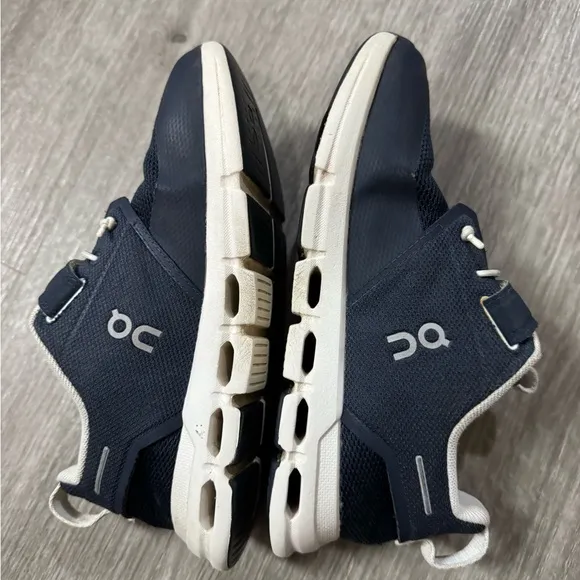 On Cloud Play Shoes  Size 1