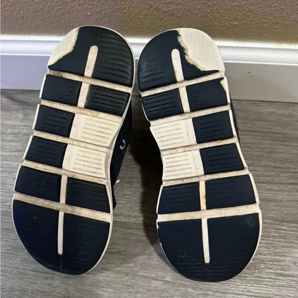 On Cloud Play Shoes  Size 1