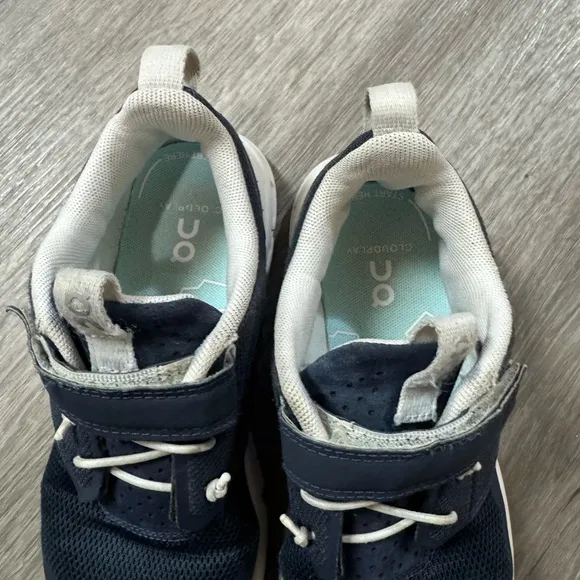 On Cloud Play Shoes  Size 1