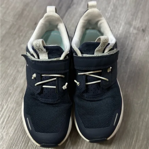 On Cloud Play Shoes  Size 1