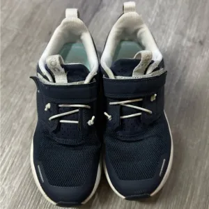 On Cloud Play Shoes  Size 1