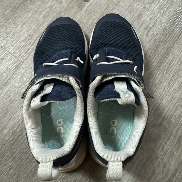 On Cloud Play Shoes  Size 1