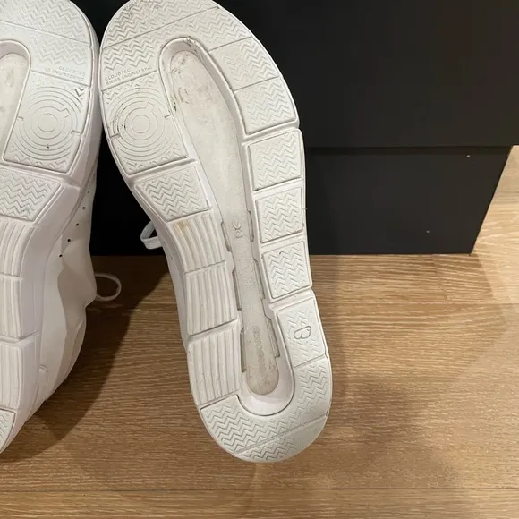 On Cloud Roger Advantage women’s size 8.5
