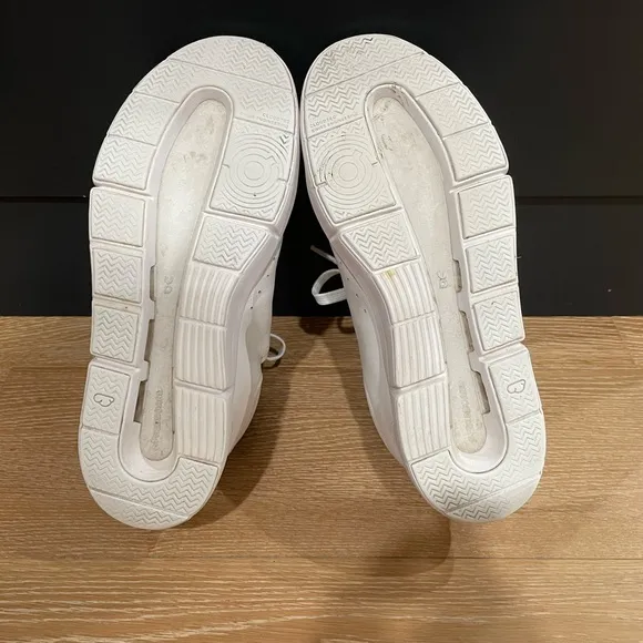 On Cloud Roger Advantage women’s size 8.5