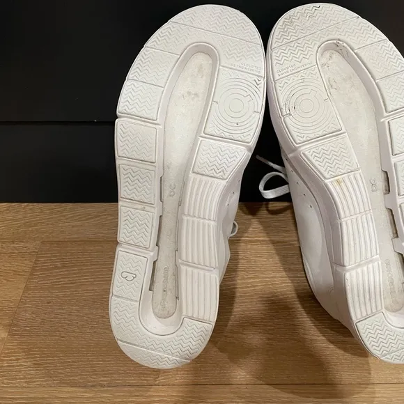 On Cloud Roger Advantage women’s size 8.5