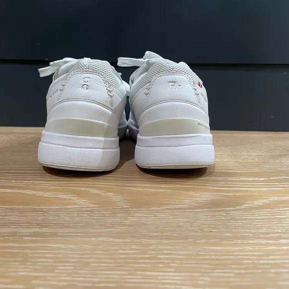 On Cloud Roger Advantage women’s size 8.5