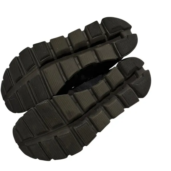 On cloud running shoes black cloud 5 men’s 10.5