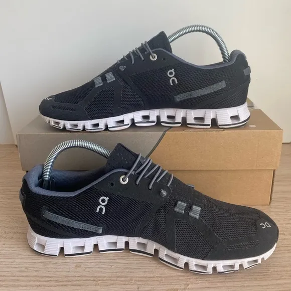 On Cloud Running Shoes Black/White - W 10