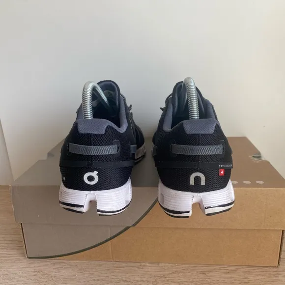 On Cloud Running Shoes Black/White - W 10