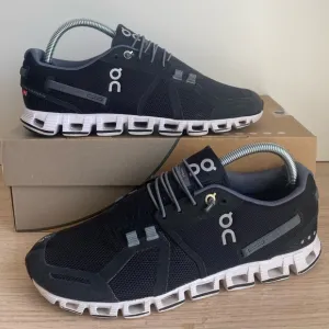 On Cloud Running Shoes Black/White - W 10