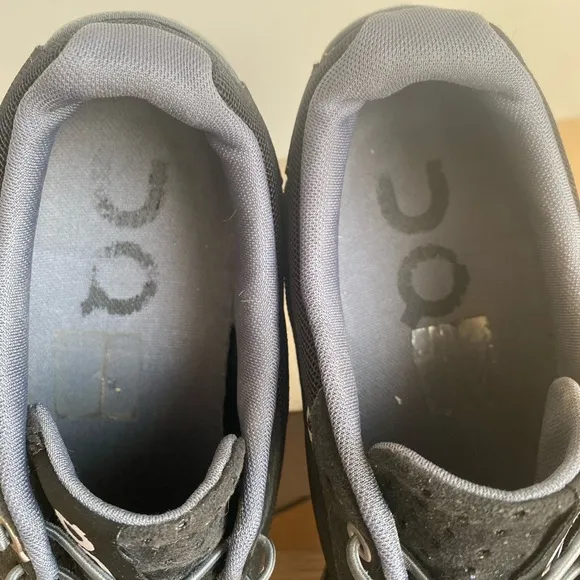 On Cloud Running Shoes Black/White - W 10