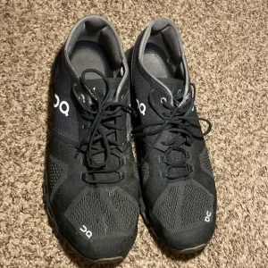 ON cloud running shoes size Male 12