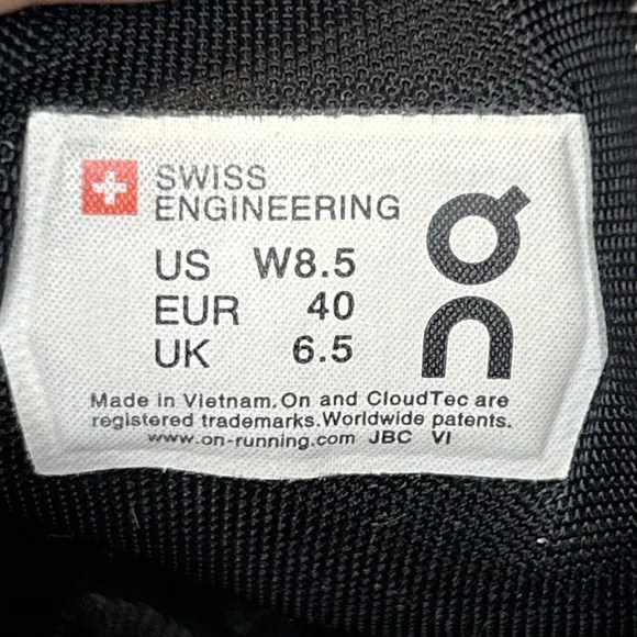 ON Cloud Shoes Women's 8.5 Gray Blush Running Helion Foam Swiss Engineering