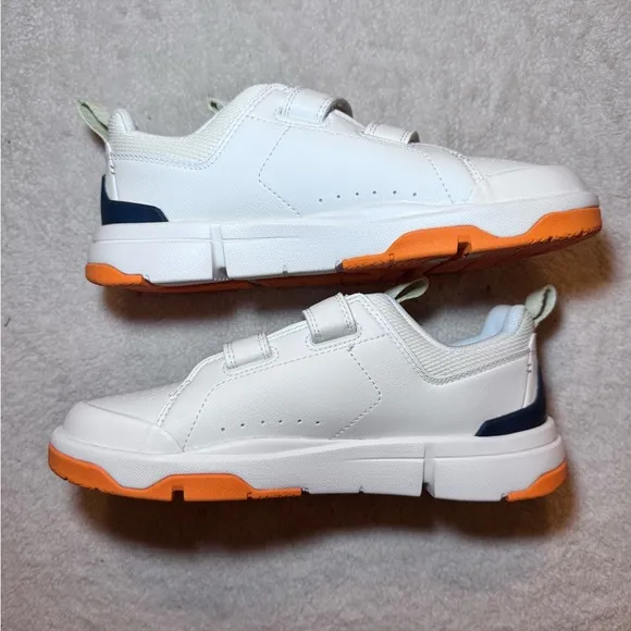 On Cloud “THE ROGER”  Kids Shoes/Sneakers - New