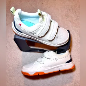 On Cloud “THE ROGER”  Kids Shoes/Sneakers - New