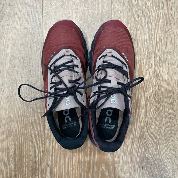On Cloud Venture women’s size 6.5