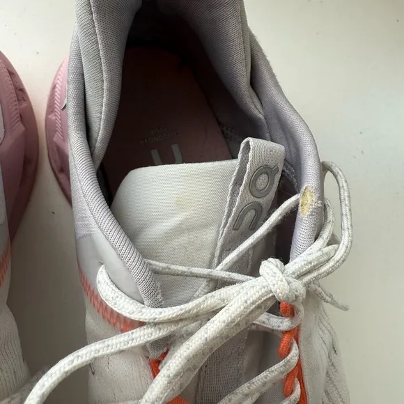 ON Cloud Women's Multicolor Running Shoes size 6