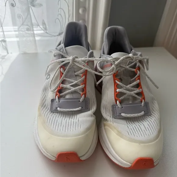 ON Cloud Women's Multicolor Running Shoes size 6