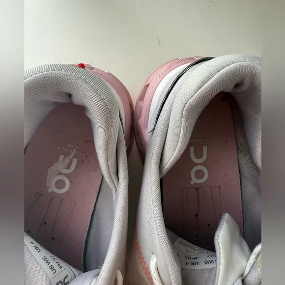ON Cloud Women's Multicolor Running Shoes size 6