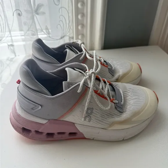 ON Cloud Women's Multicolor Running Shoes size 6