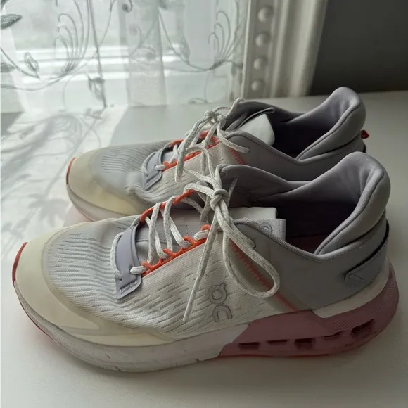 ON Cloud Women's Multicolor Running Shoes size 6