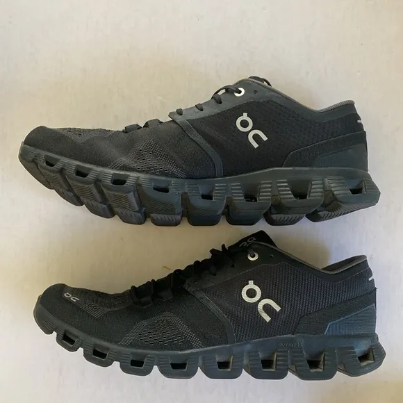 On Cloud X Running Men's Black Athletic Shoes Size 11.5”
