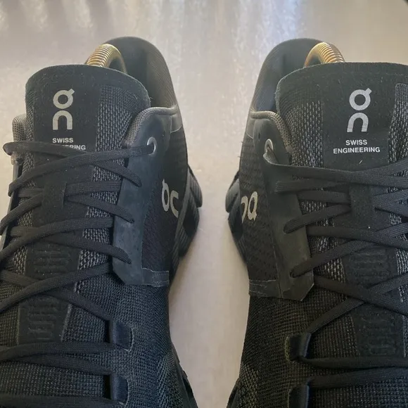On Cloud X Running Men's Black Athletic Shoes Size 11.5”