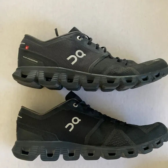 On Cloud X Running Men's Black Athletic Shoes Size 11.5”