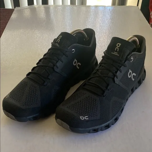On Cloud X Running Men's Black Athletic Shoes Size 11.5”